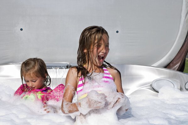 SpaMate's tweet image. Some party. Antifoam and a new filter will sort the bubbles out. bit.ly/YECGaM