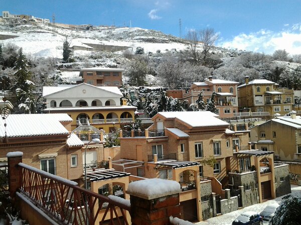 MJpuertas's tweet photo. #NievesobreGranada @ideal_granada y ahora que se ha despejado chulisimo. http://t.co/AUqrbbAVLp