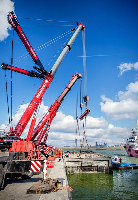 bord Aangenaam kennis te maken borst Mammoet on Twitter: "First job for a unique 750 ton #mobile crane  http://t.co/LmErTPe0Vd http://t.co/itCe6LHlJX" / Twitter