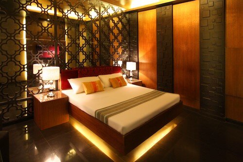 mikelxtian's tweet photo. Only at Victoria Court! @VictoriaCourtVC #themerooms #hvma #malate #contemporary http://t.co/EeOTVG5mUJ