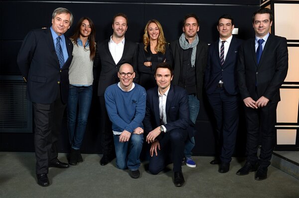 Première photo officielle de la Canal+ F1 Team ! cc <a href="/ThomasSenecal/">Thomas Sénécal</a> <a href="/Julien_FEBREAU/">Julien FEBREAU</a> <a href="/margotlaffite/">Margot Laffite</a> <a href="/ldelhostal/">Laurie Delhostal</a> <a href="/moncet/">Jean Louis Moncet</a>