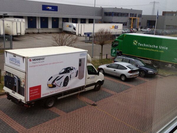 TUGroningen's tweet photo. #mennekes truck is er voor de E-mobility lezing @technischeunie Groningen http://t.co/LApIVgmUtg