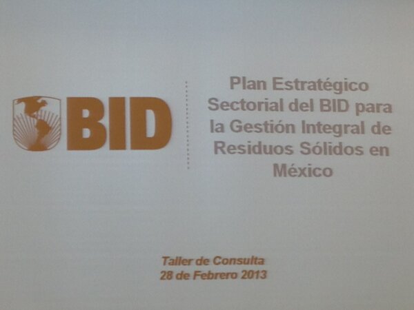 grepelaez's tweet photo. Muy buenas propuestas que habrán de contribuir con el Plan Estratégico del BID para la Gestión Integral de Residuos http://t.co/OOz4K0x3iw