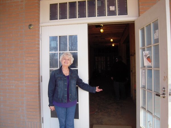 FisherHouseFdtn's tweet photo. The front door is up, waiting to welcome guests at the future @DeptVetAffairs Fisher House in Tennessee. http://t.co/jwQ2fWEitT