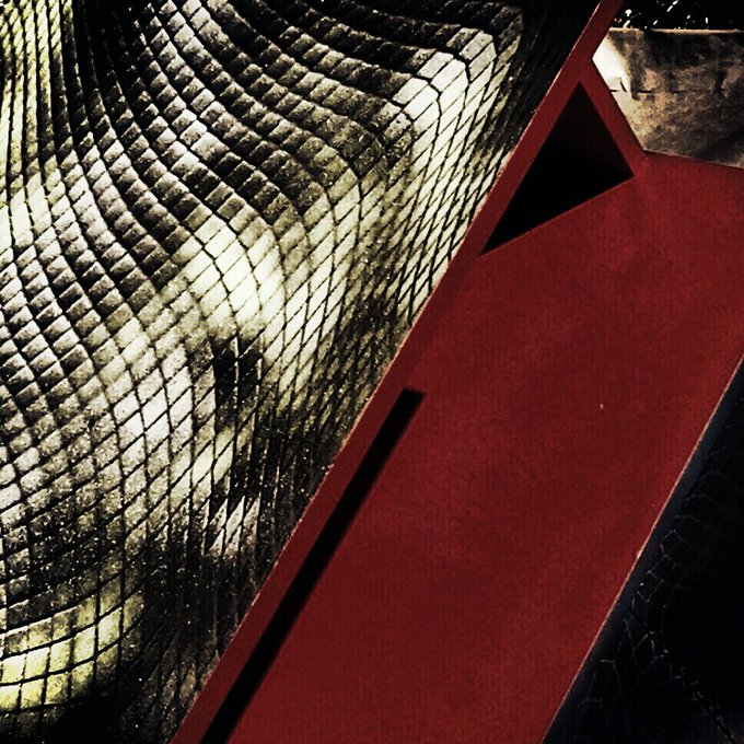 Fishnets resemble a snakes skin..... peculiar isnt it?! http://t.co/dEYzsEeHGP