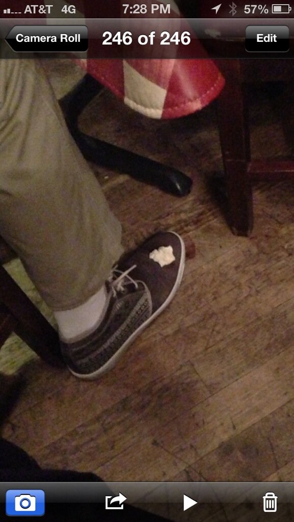 Joshmanson42's tweet photo. First #shoecheck of the roady. Tough one @fenz61 #stupidrook #jerryyy http://t.co/6c6Z86cUd3