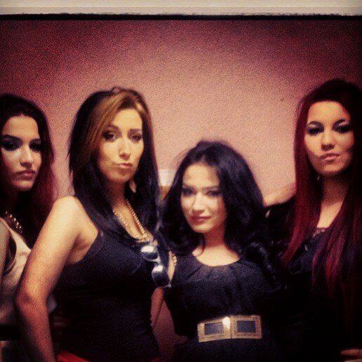 sherrypiees's tweet photo. Last night Us girls http://t.co/yKri2F6txU