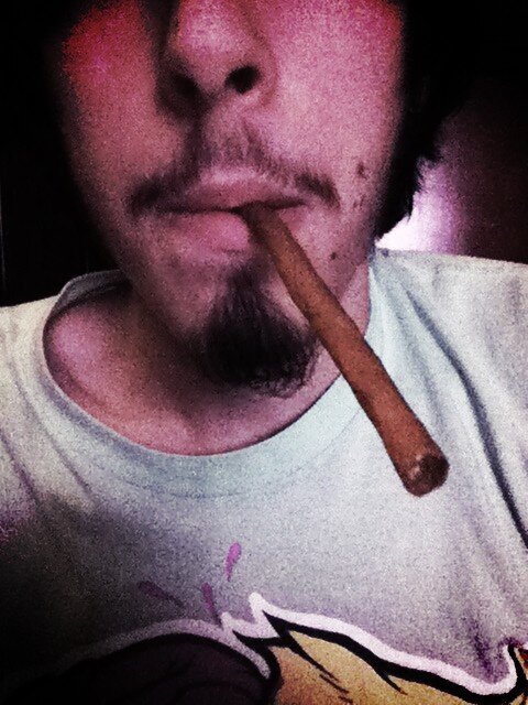 ChroniCommunity's tweet photo. Blunt time with my girl 💏 http://t.co/N9AyVxiOAj