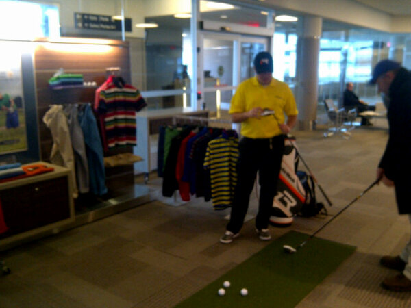 TaylorMadeCA's tweet photo. Just another day at #YTZ with our friends from @HarryRosenINC and @PorterAirlines - Say Hi if you are in lounge! http://t.co/7c0NpN2H87