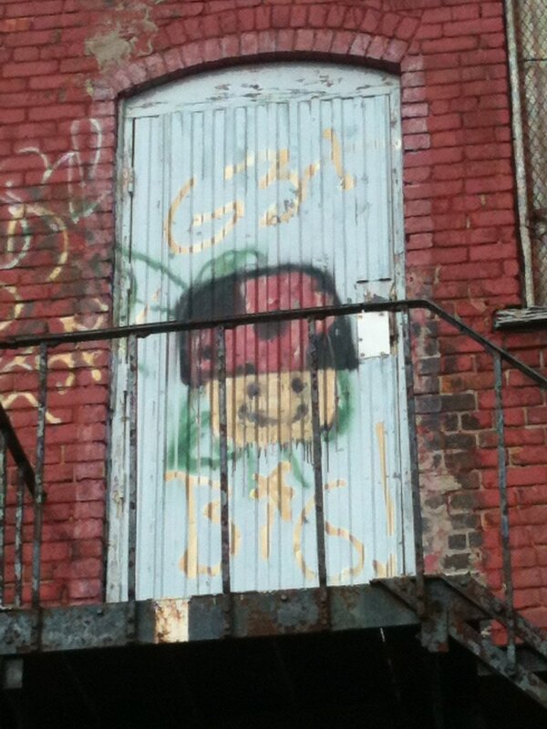 de313Monster's tweet image. was out of town recently. saw this while driving around the southside. #getbig #streetart #graffiti #buffalo