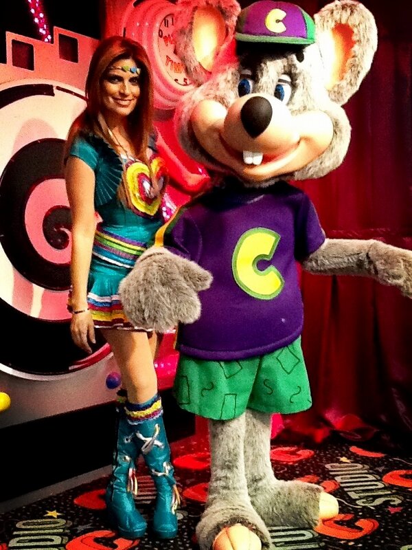 LoreLoreOf's tweet photo. Gracias a @chuckemty por invitarme a ser la imagen de #CHUCKECHEESEMEX http://t.co/ksIAgsbjmj