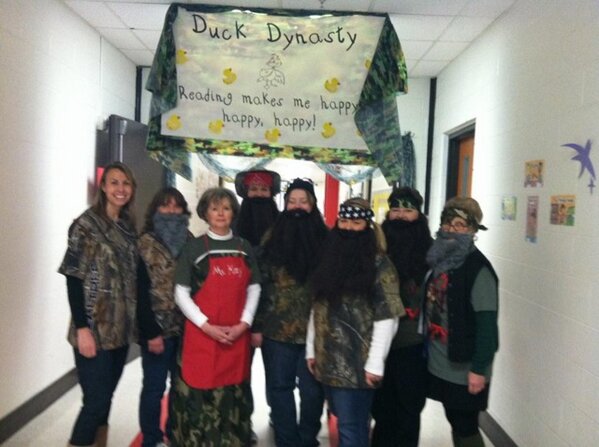 ksespto's tweet photo. @DuckDynastyAE Reading makes us happy, happy, happy! #duckdynasty #drseuss http://t.co/hF5Tt4UkPg