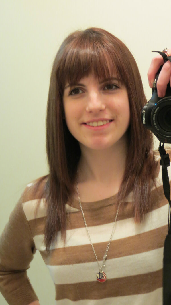 EmeraldDean1's tweet photo. Straight hair!?! idk.. #boredom #1sttweet #goingback #thisisweird http://t.co/dFScgnMlyt