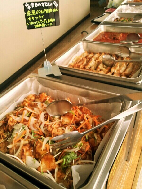 道の駅むらやま本日のバイキングのオススメは【赤魚の唐揚げ甘酢あん】【カキフライ】【いわしハンバーグと豆腐の油淋鶏ソース】です♪他にも餃子や肉団子などボリューム満点のメニューになってます!是非おこしください!オープン11時です(^-^)