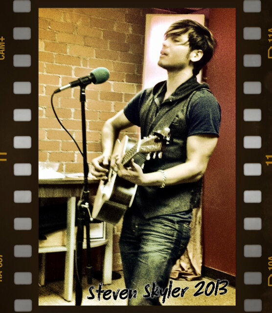 StevenSkyler's tweet photo. Fun times in studio with the Boys &amp; Took a sec to Play my new Solo ON AIR for LA Live  @StevenSkyler  #StevenSkyler http://t.co/zil36a9DiD