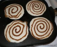 2RedHensStudio's tweet photo. Cinnamon roll pancakes-Mix melted butter brown sugar &amp; cinnamon, put in a squeeze bottle &amp; squirt onto pancake batter http://t.co/OXOIInXBen