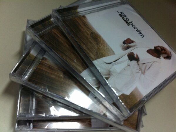 mariliamaedoleo's tweet photo. Galeraaaa!! O CD #EUCLAMEI do @Jairobonfim  JÁ CHEGOU E VC PODE ADQUIRIR EM TODAS AS LOJAS OU NO @MKShopping http://t.co/CHJZz5anSg"