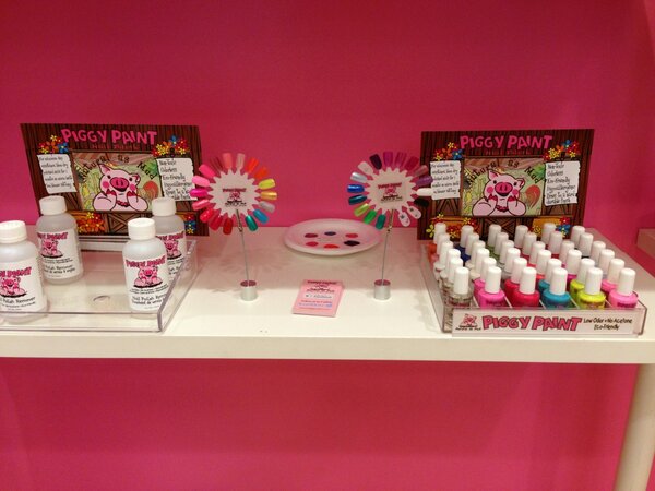 YouMeNDupri's tweet photo. #youmendupri #toddlerboss #piggypaint http://t.co/Egak24jjpr