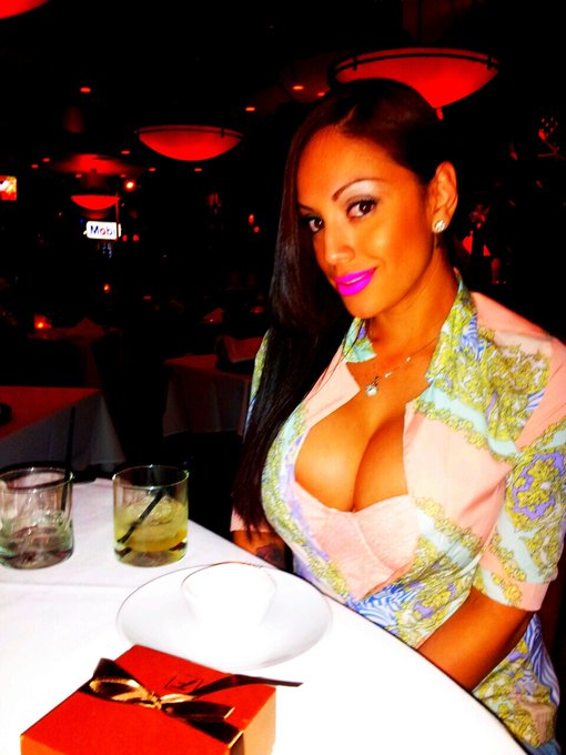 out at dinner" http://t.co/miyYWCVVzT