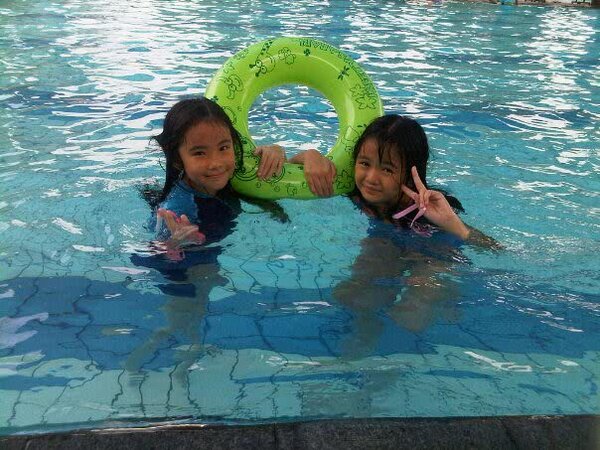 Chelsea berenang sama siapa nihh? Gak ngajak2 wkwk <a href="/AgathaChelsea18/">agatha chelsea</a> "