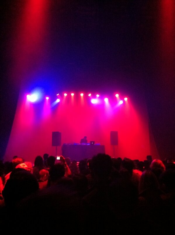 Absolutely slaying this Los Angeles crowd @amontobinhq going all in on that <a href="/twofingersmusic/">Two Fingers</a>