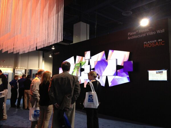 AldoValladaresG's tweet image. #stringnet at digital signage 2013
