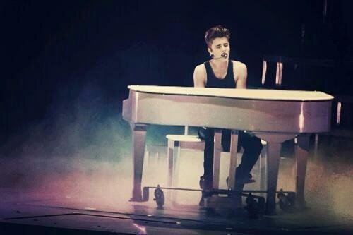 Stacy_Styless's tweet image. #HappyBirthdayJustinFromBeliebers 🎊🎉🎁🎈🎋 lllllloove u ❤ @justinbieber