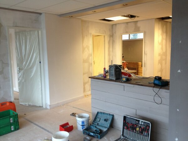 Balie, toiletten en behandelruimtes klaar. Volgende week schilder. Schoonmaken en knallen!! #zinin.