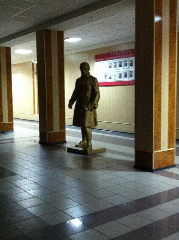 DrAlifa's tweet photo. Время пол девятого, пятница и я...иду на учебу - класс) http://t.co/xLc7jaEny5