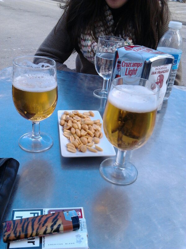 manolijuradomar's tweet photo. de tapeo rondeo con @Isa_torresg @Ireniis @rgrmarina http://t.co/yzAil2lexP