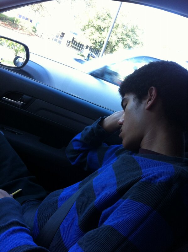 TramonteDurante's tweet photo. Someone's tired. #caifry http://t.co/H57PAk2d7J