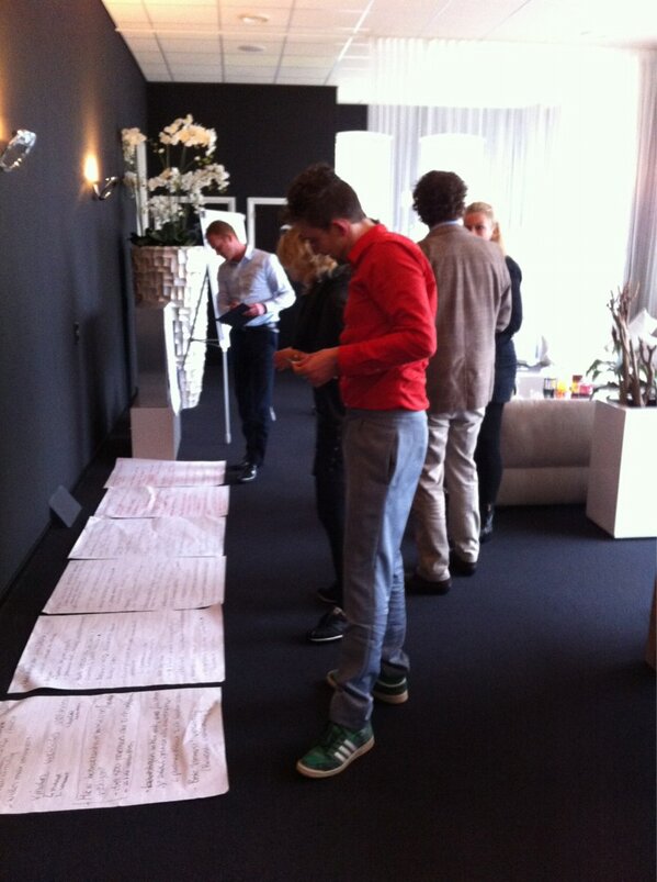 MathijsHeijting's tweet photo. Villa Dialoog sessie; hoe vergroot je de betrokkenheid van 1.200 winkeliers? @alfredpetrie en @EStar30 weten het... http://t.co/XBdcA7EbX9