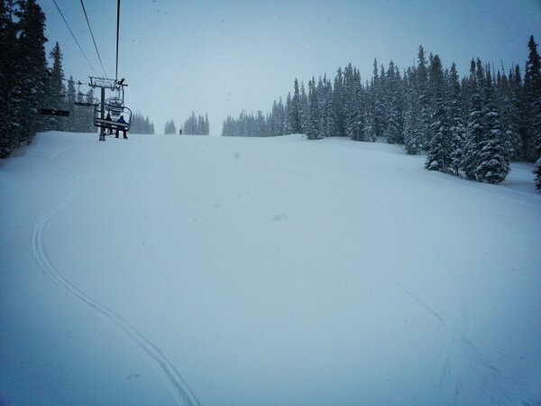snowcrunchcom's tweet photo. Dumping at @vailmtn! #snow #powder http://t.co/1nkIf3mzL1
