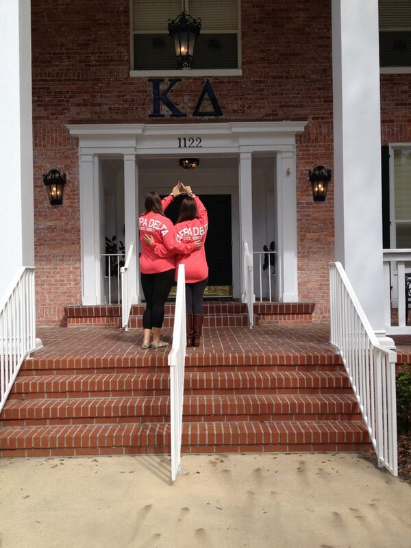 KappaDeltaFGCU's tweet image. Hi to the sisters of @UFKDBetaPi 💚 #kappadelta #etatau #betapi #aotweet