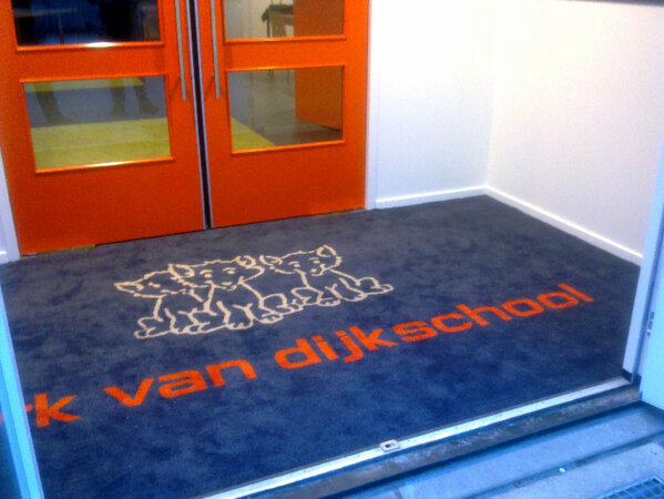 HetMatelier's tweet photo. Mooie #logomat voor de #dirkvandijkschool gelegd, in de nieuwe dependence. #Kampen En nu weekend! http://t.co/vYnayajCiR