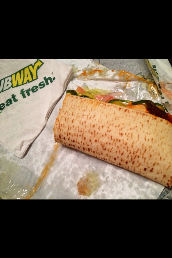 AmandaHirata_'s tweet image. “@Baileyyydavis: Ended Februany the right way #BuffaloChickenFlatbread 😋 http://t.co/JyEGOkSzIz” so jealous ):