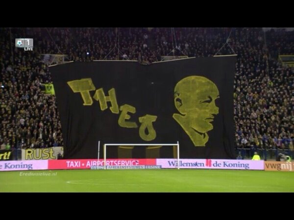FCVideoNED's tweet photo. Dit spandoek hangt in het stadion van Vitesse. http://t.co/wp8i4oFEOw