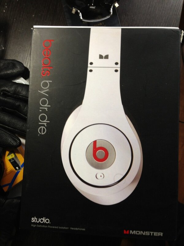 aaron_gaga's tweet photo. $200
brand new beats studio http://t.co/5cs4CtAYAh