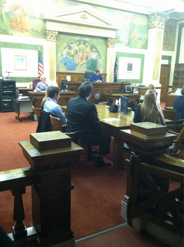 RobinODay's tweet photo. The jury is on their way with a verdict, #johnsontrial. Judge asks for no reaction from audience. http://t.co/xDJbb7ByEz