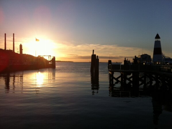 JackieRFranco's tweet photo. Hi!! In Twitter again!! I would like to give you this beautiful sunset in Port Jefferson.
Regards! http://t.co/Q3AbpE5AnP