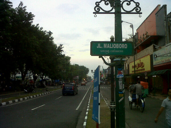 baokawankmfc's tweet photo. Bagpacker, bertema " gembel party in jogja ". ƗƗaƗƗaƗƗa http://t.co/WuUGs8rlDY