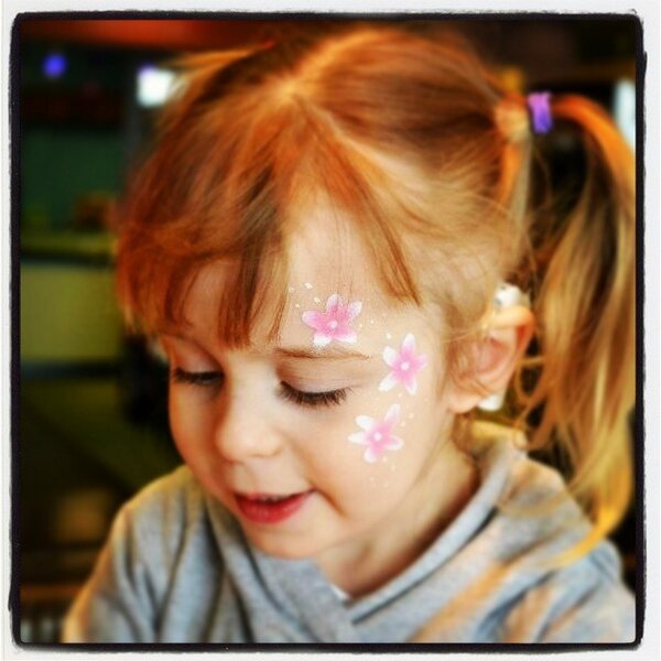 FacePaintnRobot's tweet image. #art #facepaintingrobot #facepainting #facepainter #flowers