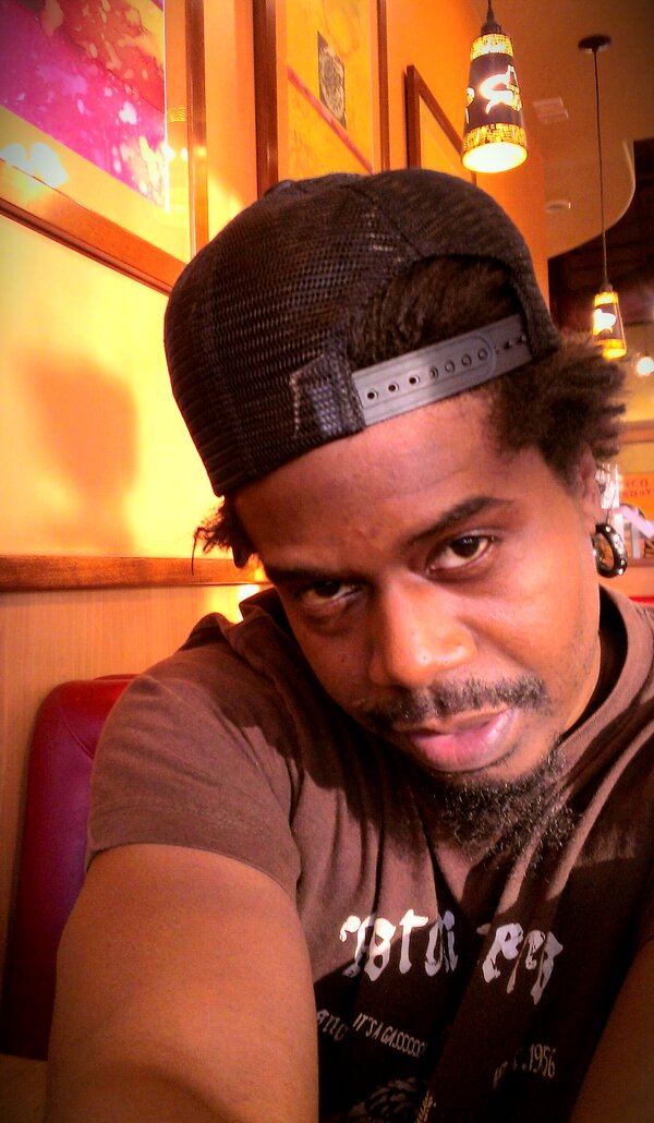 jaraharris's tweet photo. I just had Fresca's...... But who really cares LOL. I just don't get Twitter http://t.co/hHWmJLSEPI