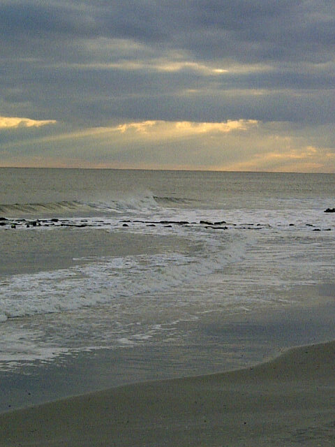 SingletonSeven's tweet image. @QuiksilverWomen 80miles 1-way to the only backyard I need! Just me n the sea = happiness! OCNJ #BackyardCharm