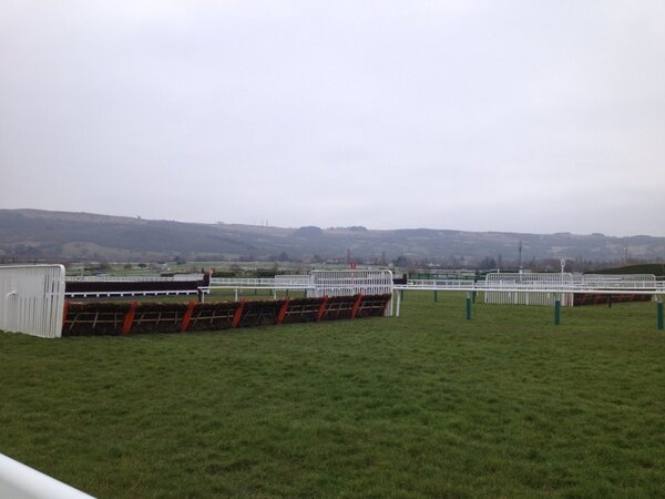 CheltenhamRaces's tweet image. The home of lovely festival dreams #CheltFest