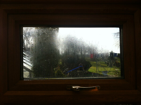 selectwindow's tweet image. Condensated Glass Units? Select Windows can replace these for you. Call us on 01772 601200