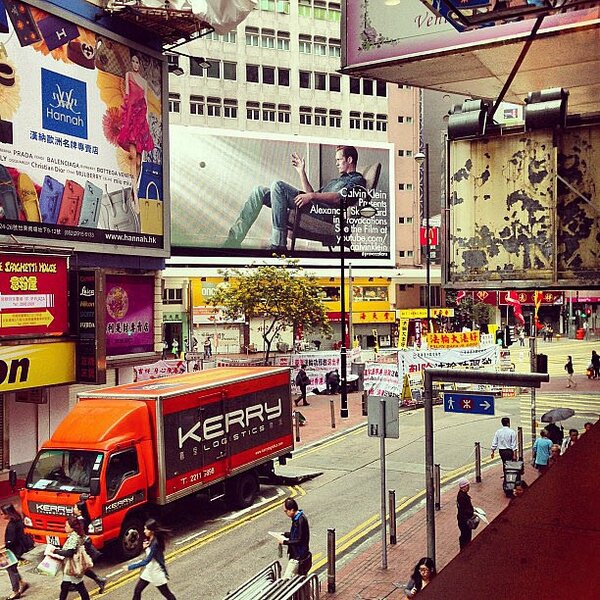 indirahinojosa's tweet photo. @AleSkarsgard en Hong Kong http://t.co/irRrFR2NZv