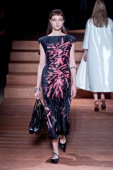 <a href="/PFWLive/">ParisFashionWeekLive</a> #MuiMui Spring Collection! Beautiful dress...Prints are still in!