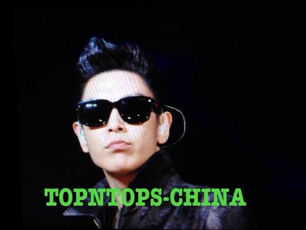 [2/3/13][Pho] BIGBANG biểu diễn tại Samsung Blue Day Festival ở Nam Kinh, TQ BEW1Wo9CQAEfJu-