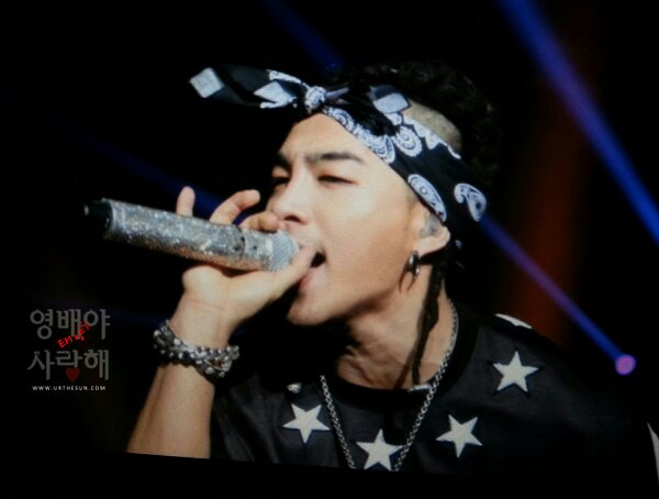 [2/3/13][Pho] BIGBANG biểu diễn tại Samsung Blue Day Festival ở Nam Kinh, TQ BEW2PPLCQAEDB5q